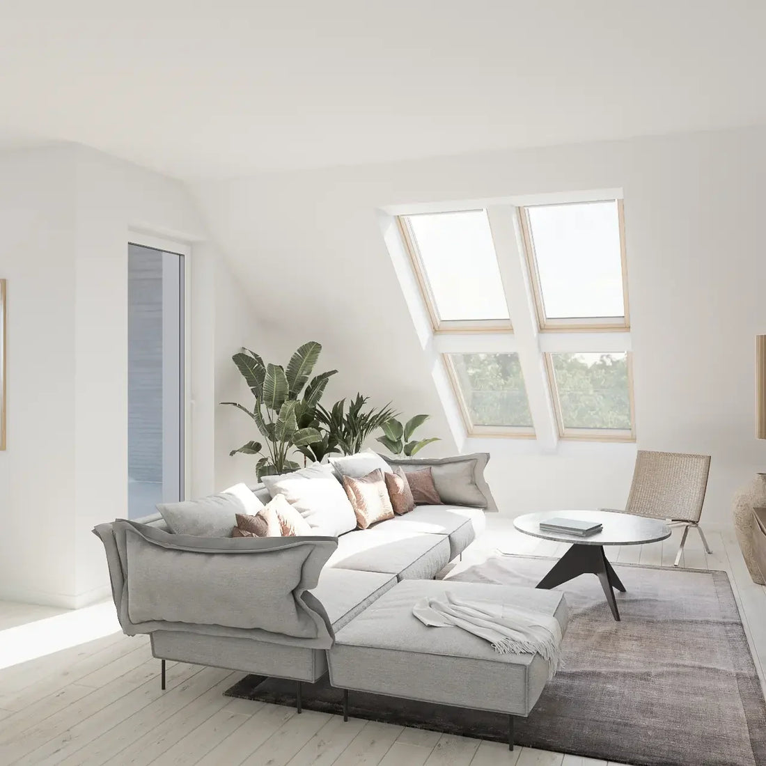 Woonkamer met sofa onder VELUX dakraam — installatie-resultaat