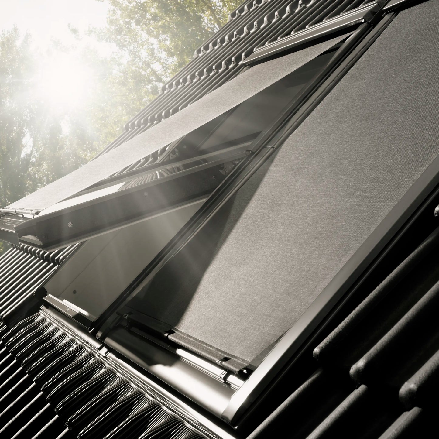 VELUX MHL buitenzonwering op dakraam — sfeerimpressie hittewering