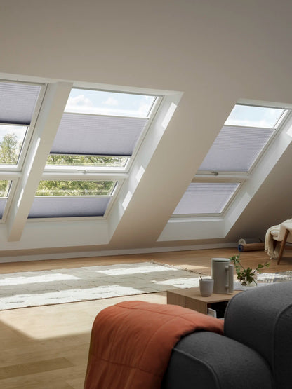 VELUX FMC elektrisch plissé honingraat met afstandsbediening op VELUX dakraam