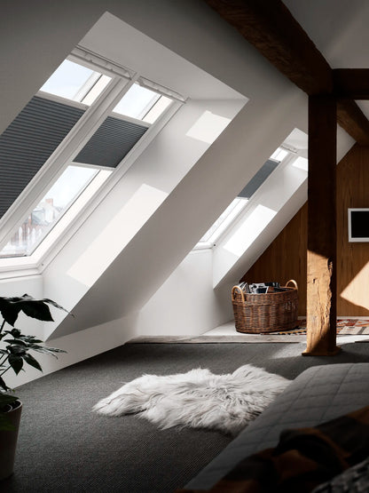 VELUX RML/RSL elektrisch cassette-rolgordijn met afstandsbediening op VELUX dakraam