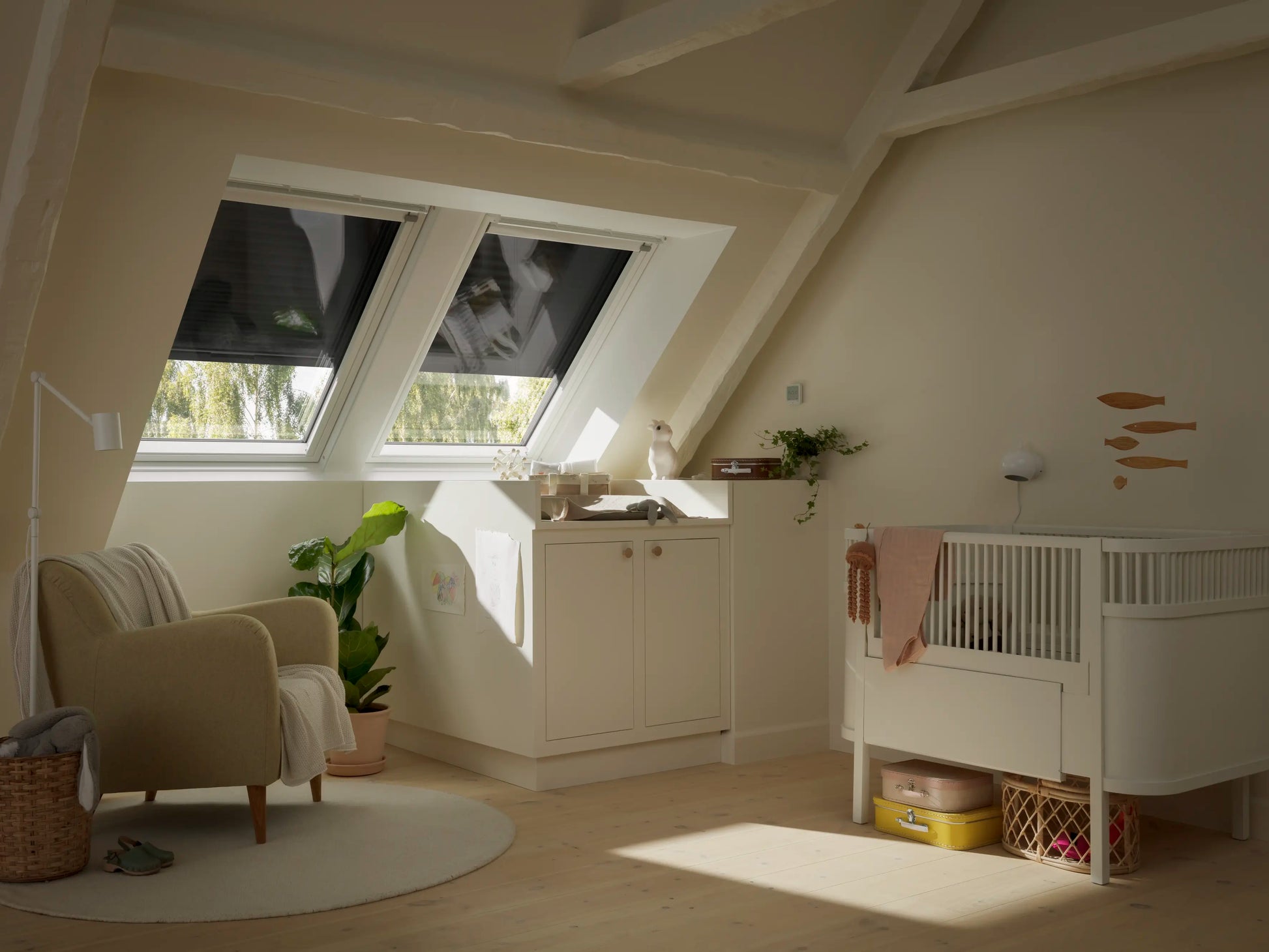 Elektrische buitenzonwering VELUX MML/MSL in zomer — anti-oververhitting
