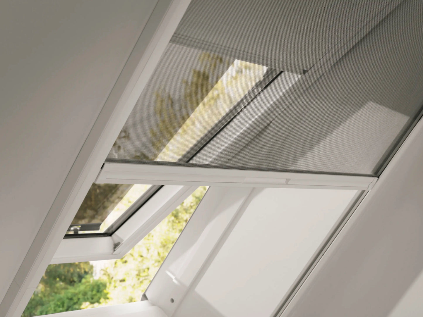 VELUX insectenhor ZIL op een VELUX dakraam