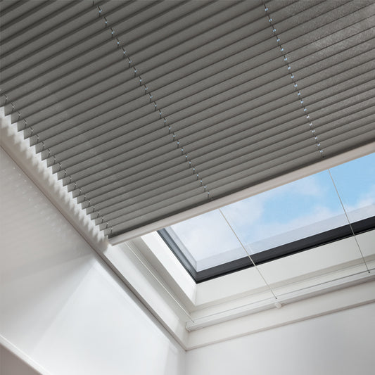 Roto OnTop plissé verduisterend, antraciet doek — productaanzicht