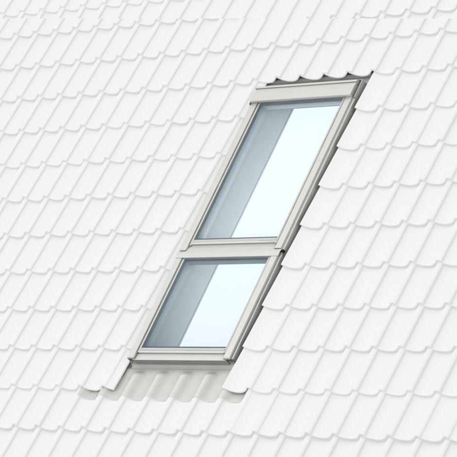 VELUX GIL vast glaselement in hout (wit gelakt), combinatie boven een openend dakraam